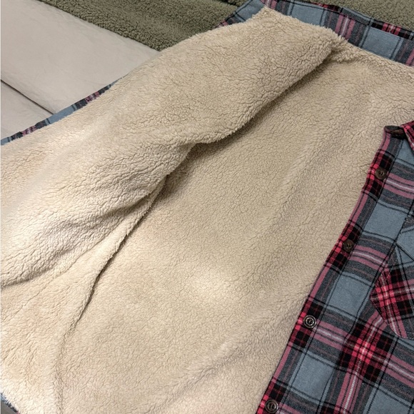 Shacket - Picture 4 of 4